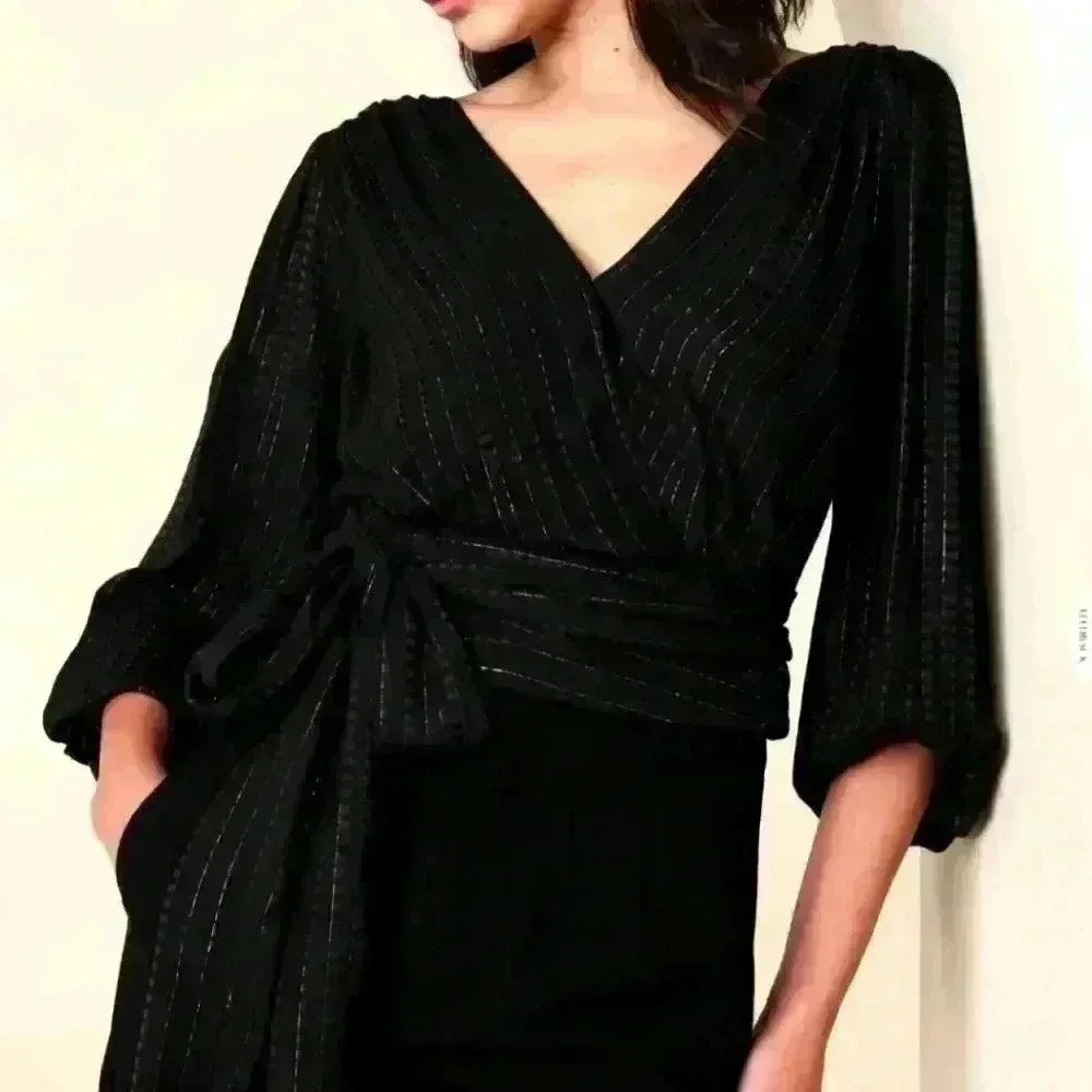 BANANA REPUBLIC CROPPED METALLIC BLOUSE